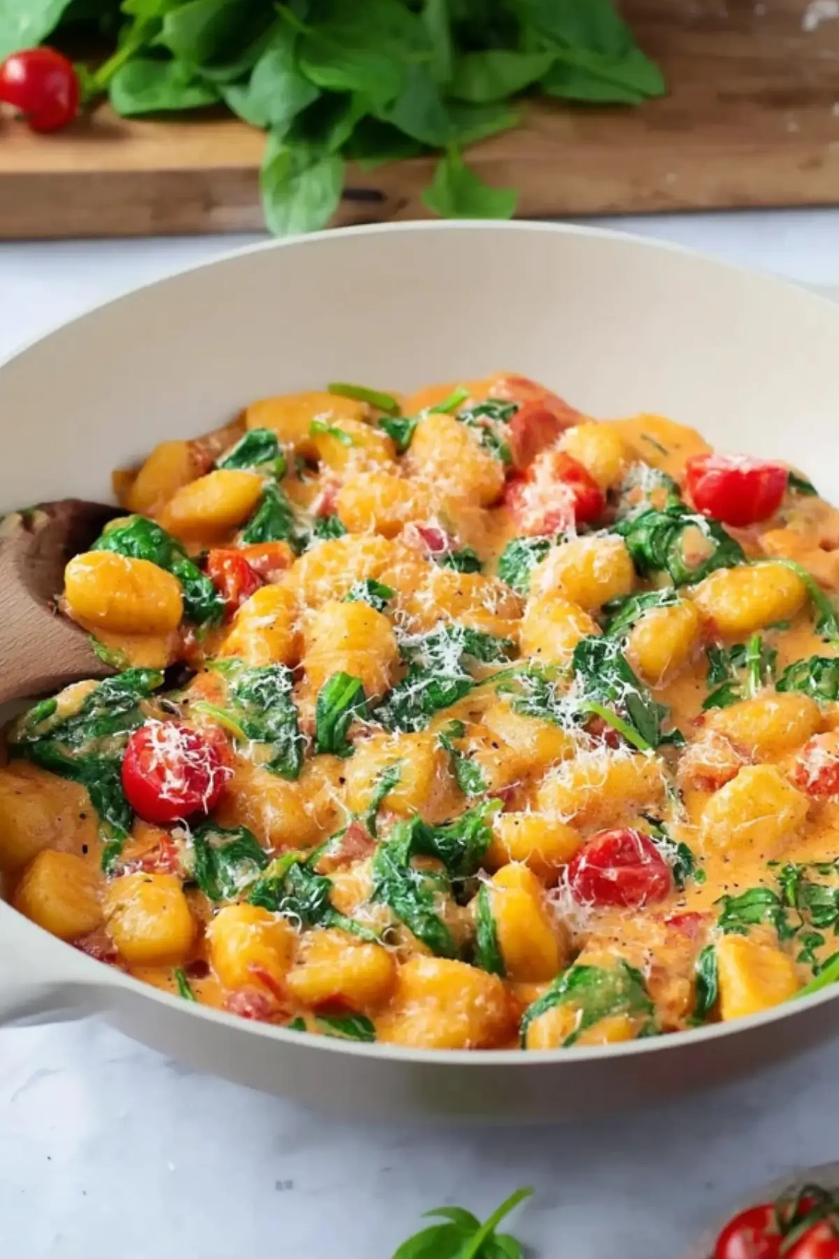Gnocchi-Pfanne mit Spinat und Tomaten