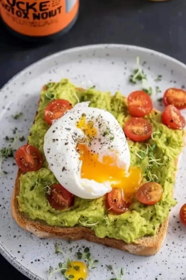 Avocado Toast mit pochiertem Ei