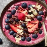 Smoothie Bowl mit Beeren (kalorienarm)
