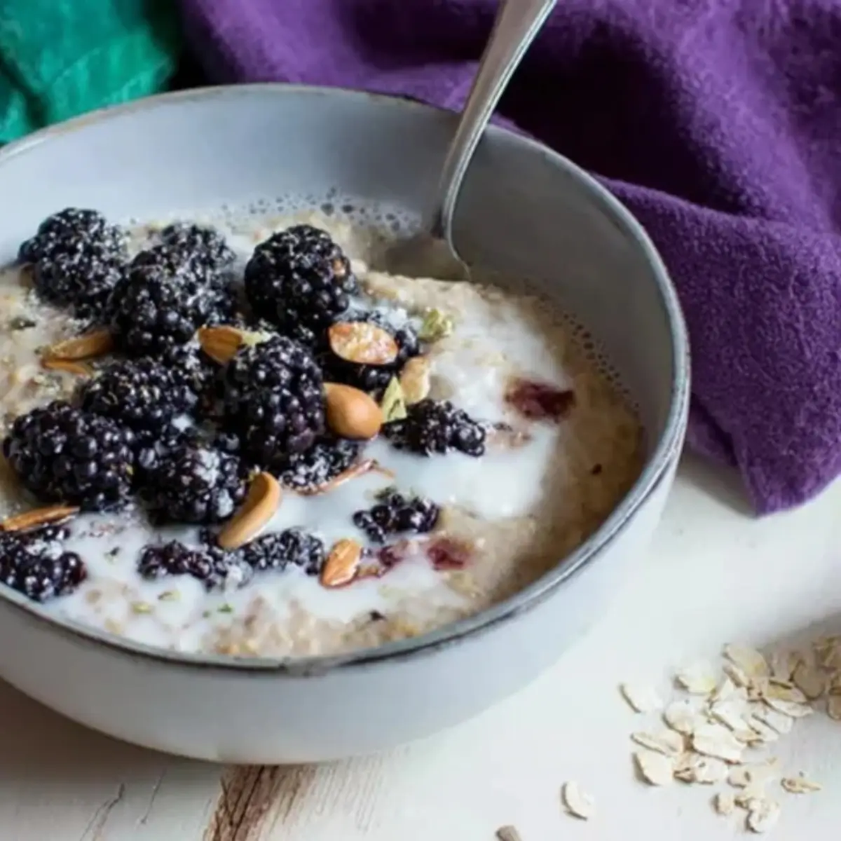Keto-Porridge mit Brombeeren
