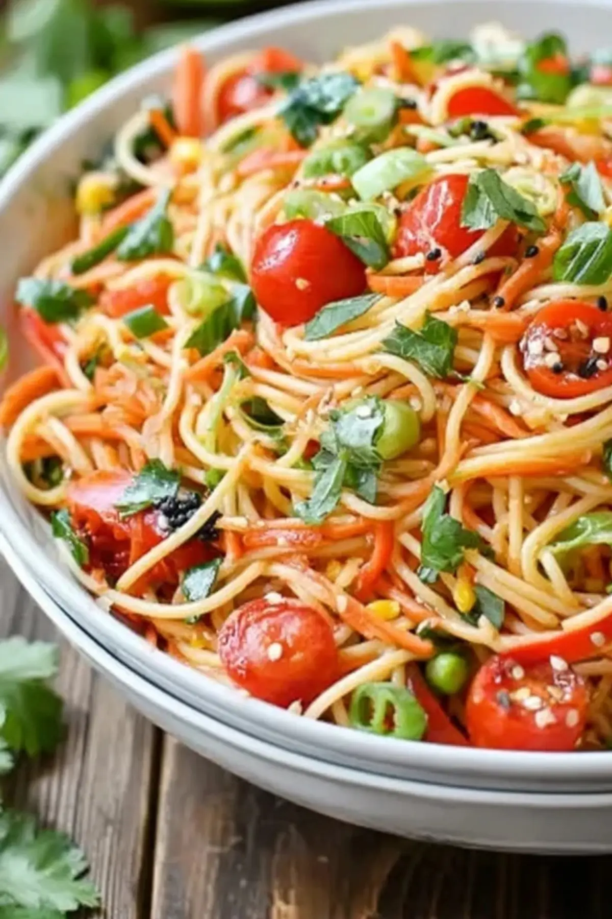 Kalifornischer Spaghetti Salat Rezept mit frischen Zutaten
