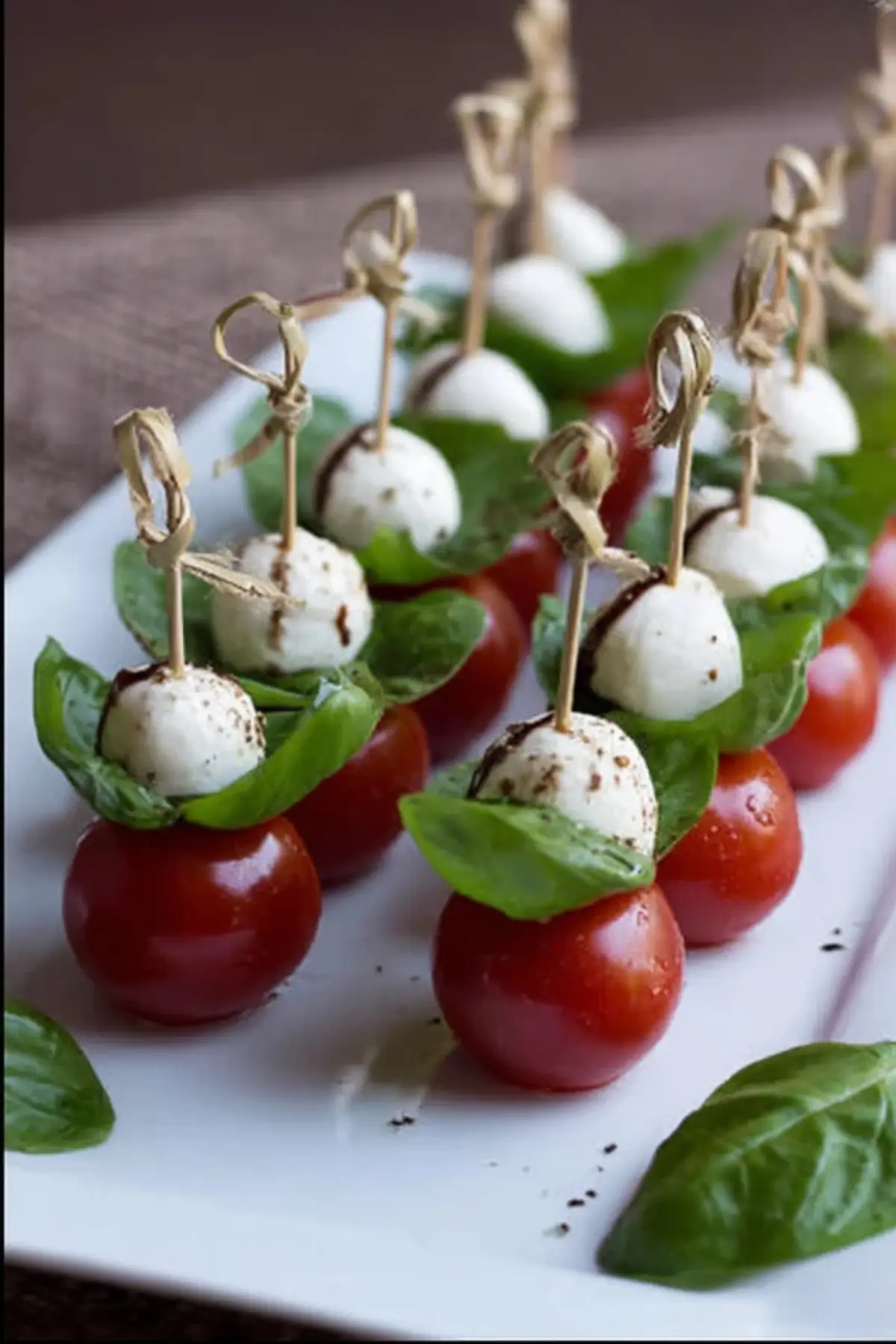 Tomate-Mozzarella-Spieße Rezept als Fingerfood