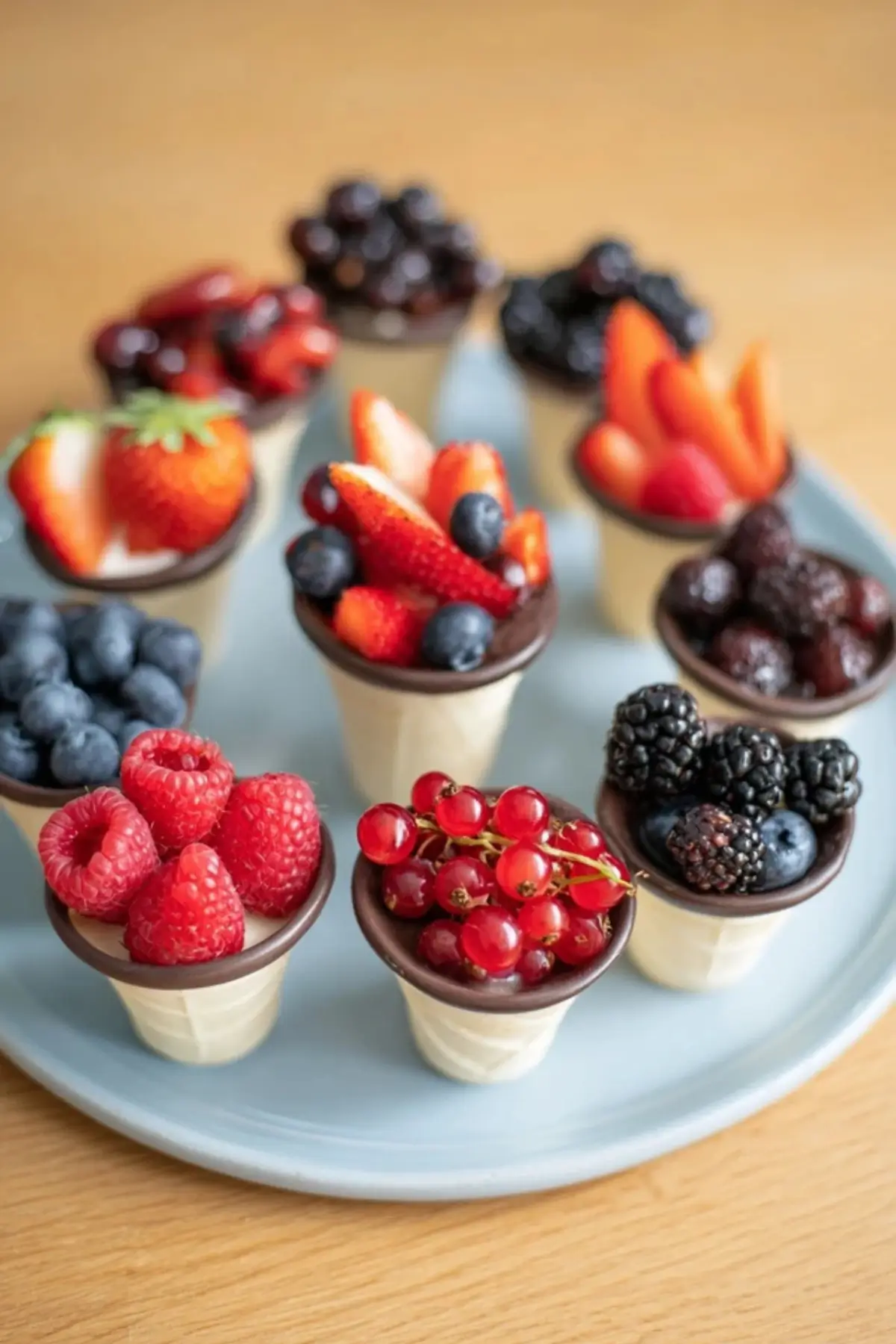 "Obst-Dessert im Waffelbecher "