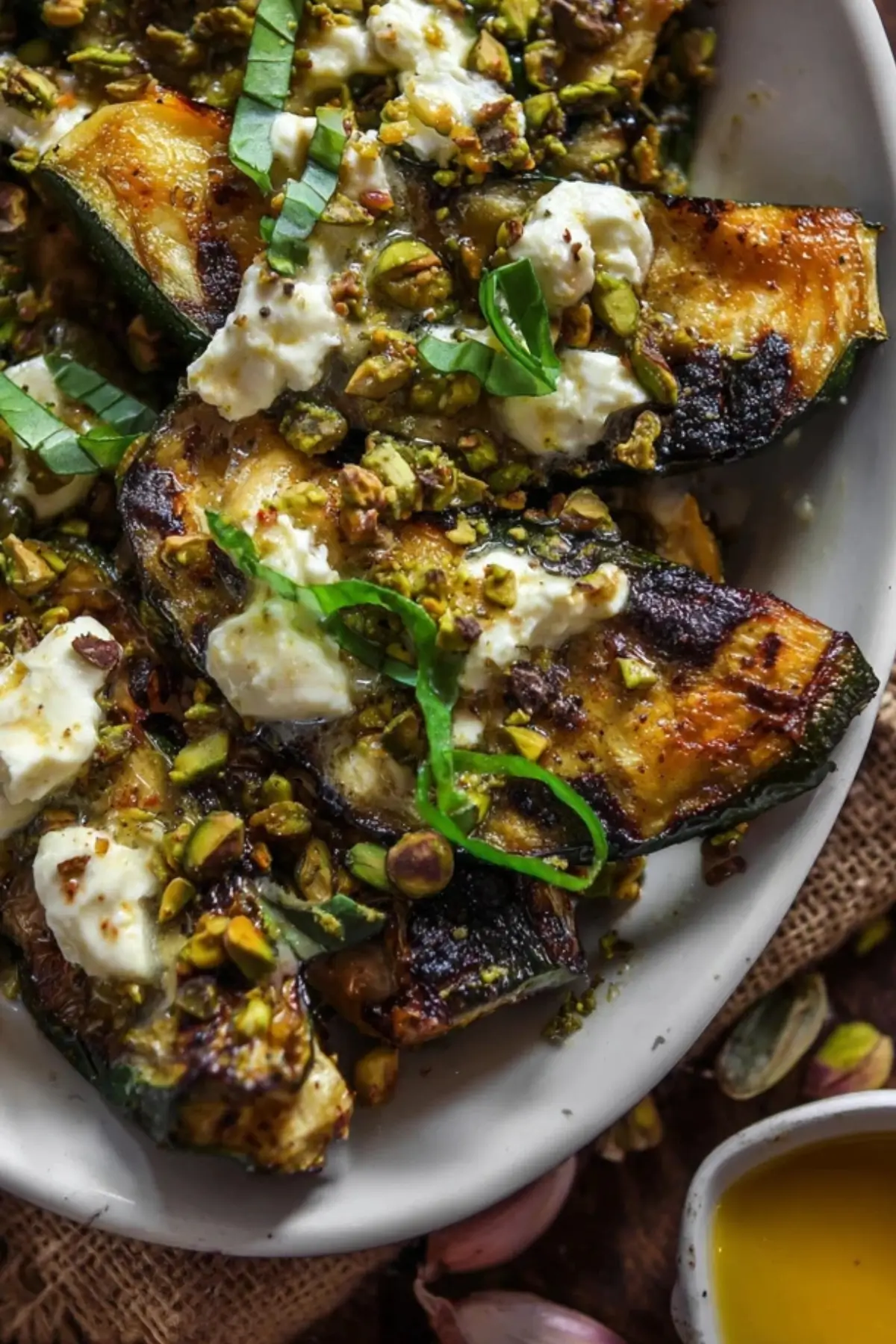 Geröstete Zucchini mit Pistazien Feta Crunch