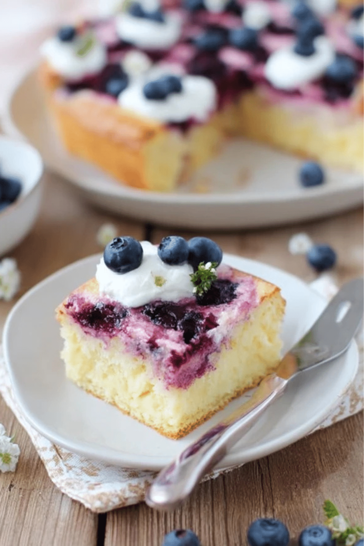 Softer Buttermilchkuchen mit Heidelbeeren