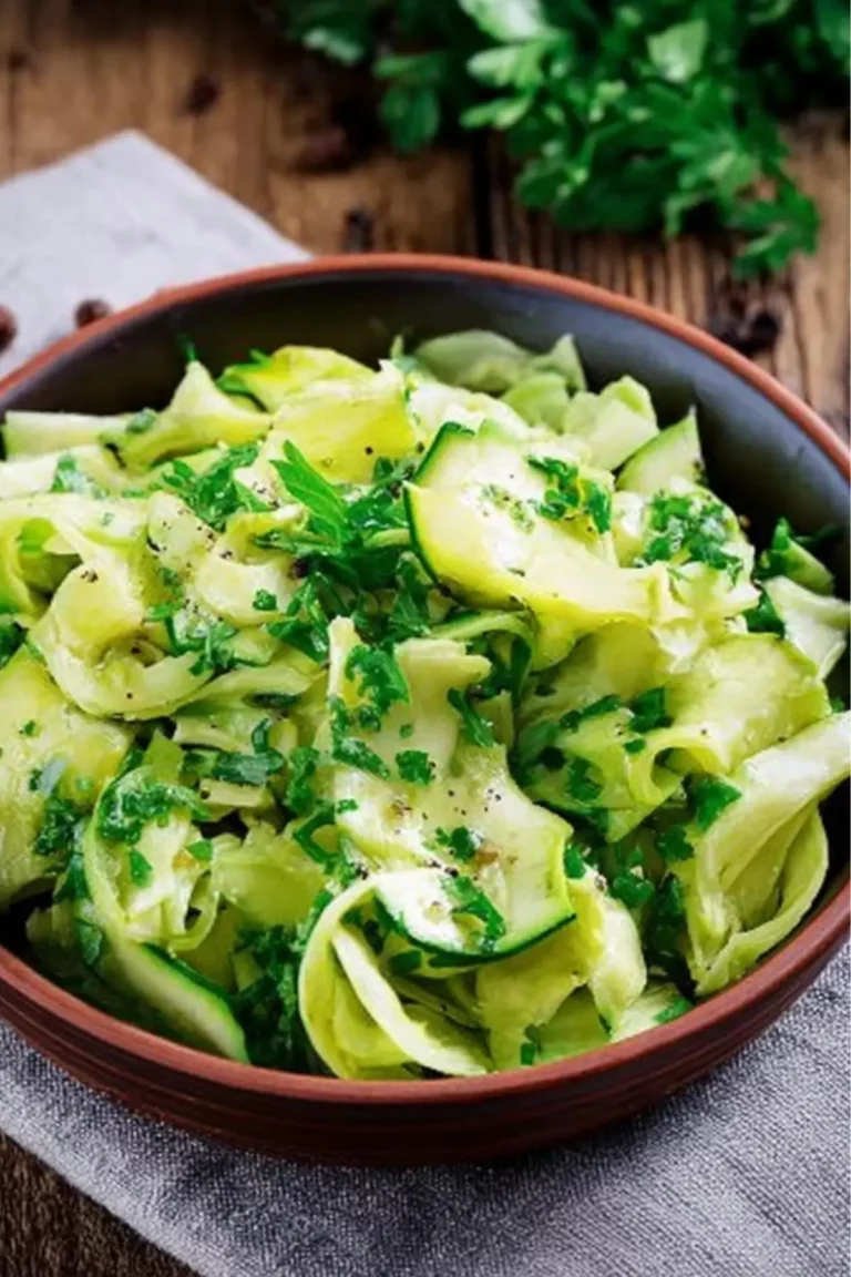 Salat aus marinierter Zucchini – veganes Rezept