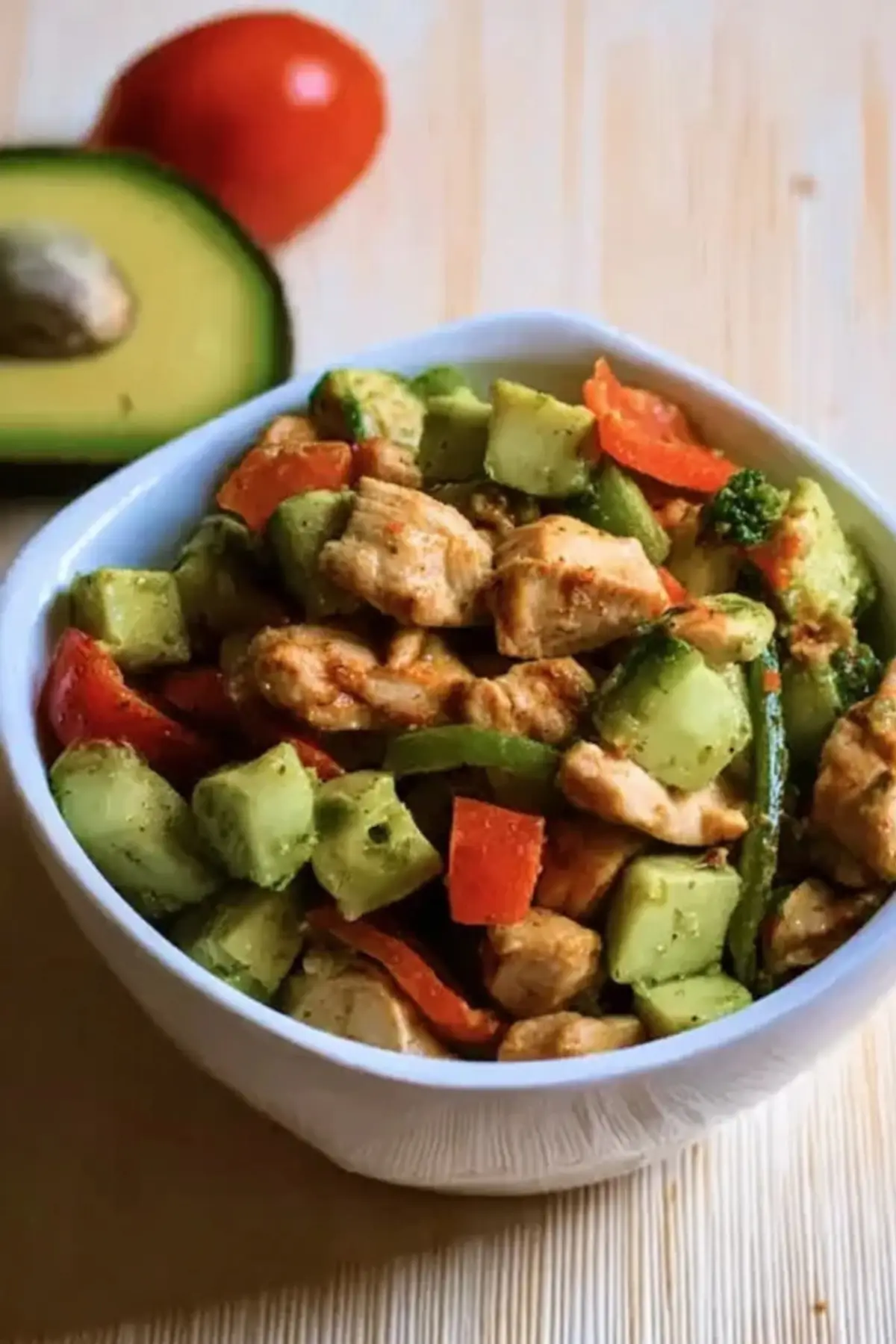 Gesunder Avocado Hähnchen Salat
