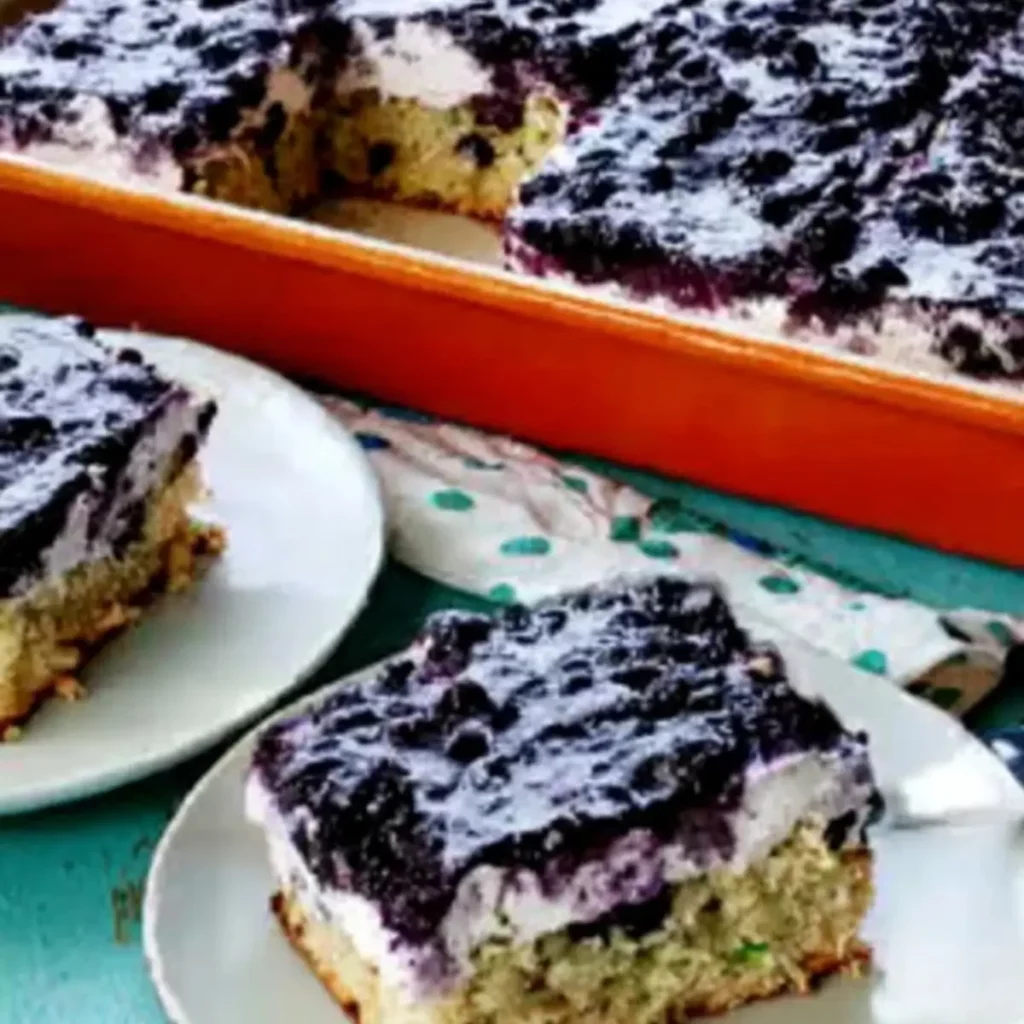 Saftiger Heidelbeerkuchen vom Blech – Einfaches Rezept für 24 Stücke ... Saftiger Heidelbeerkuchen vom Blech – Einfaches Rezept für 24 Stücke ...