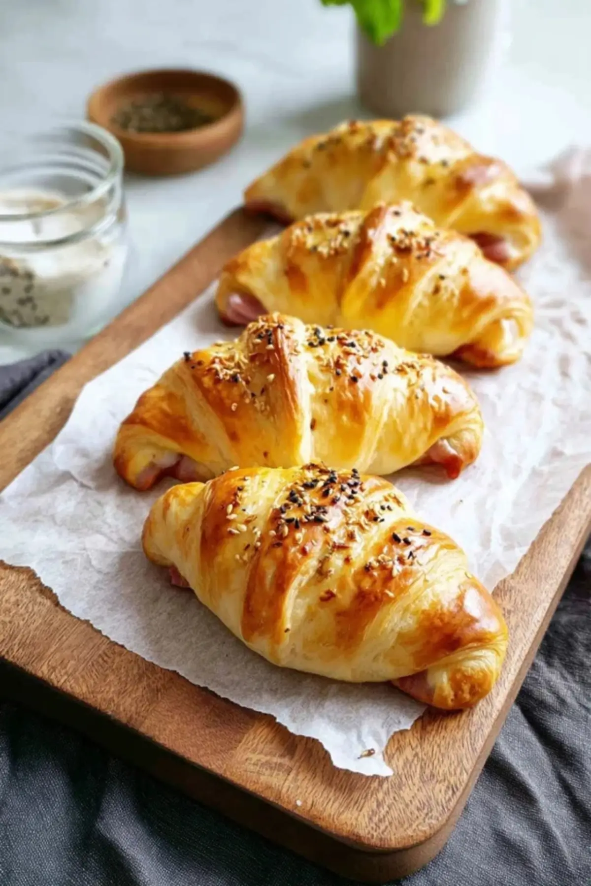 Schinken Käse Hörnchen – Einfaches Rezept für 6 leckere Snacks - Noras ...