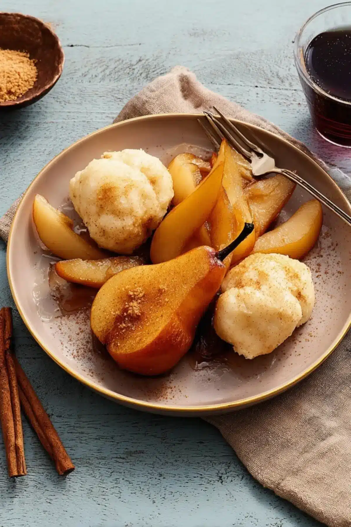 Gebackene Birne mit Zimtknödel