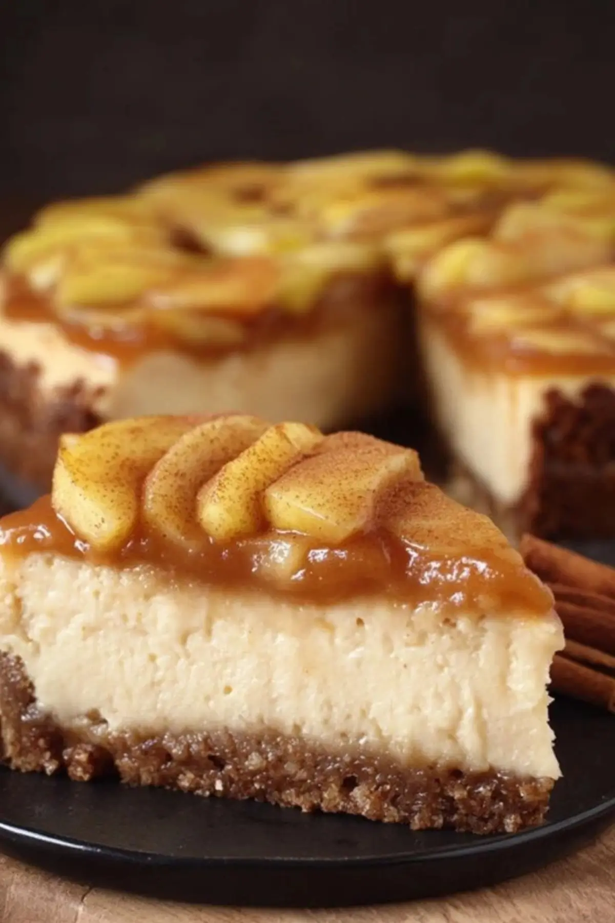 Karamell-Cheesecake mit Zimt-Äpfeln