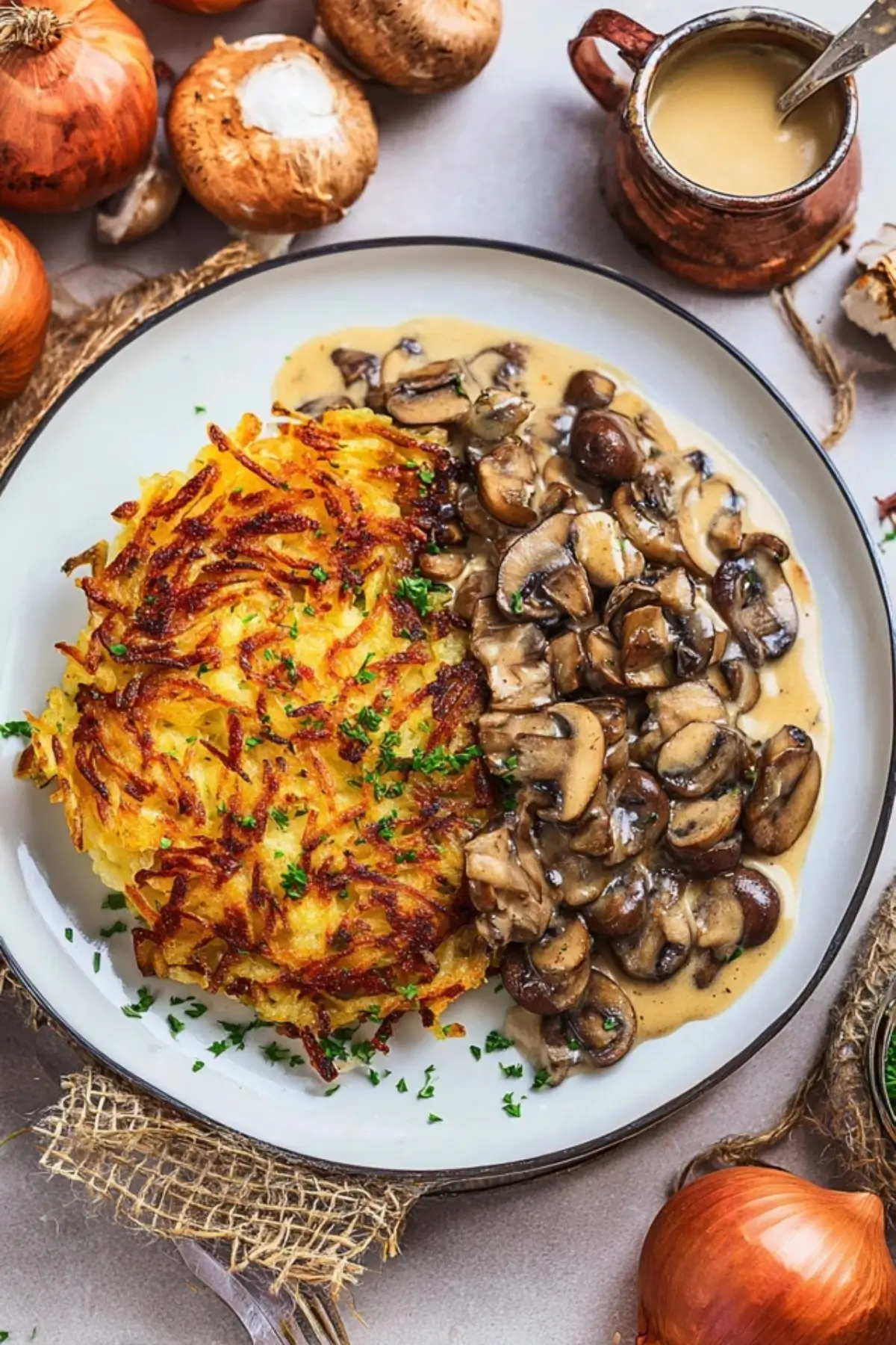 Mozzarella Rösti mit Zwiebel-Pilzrahmsoße