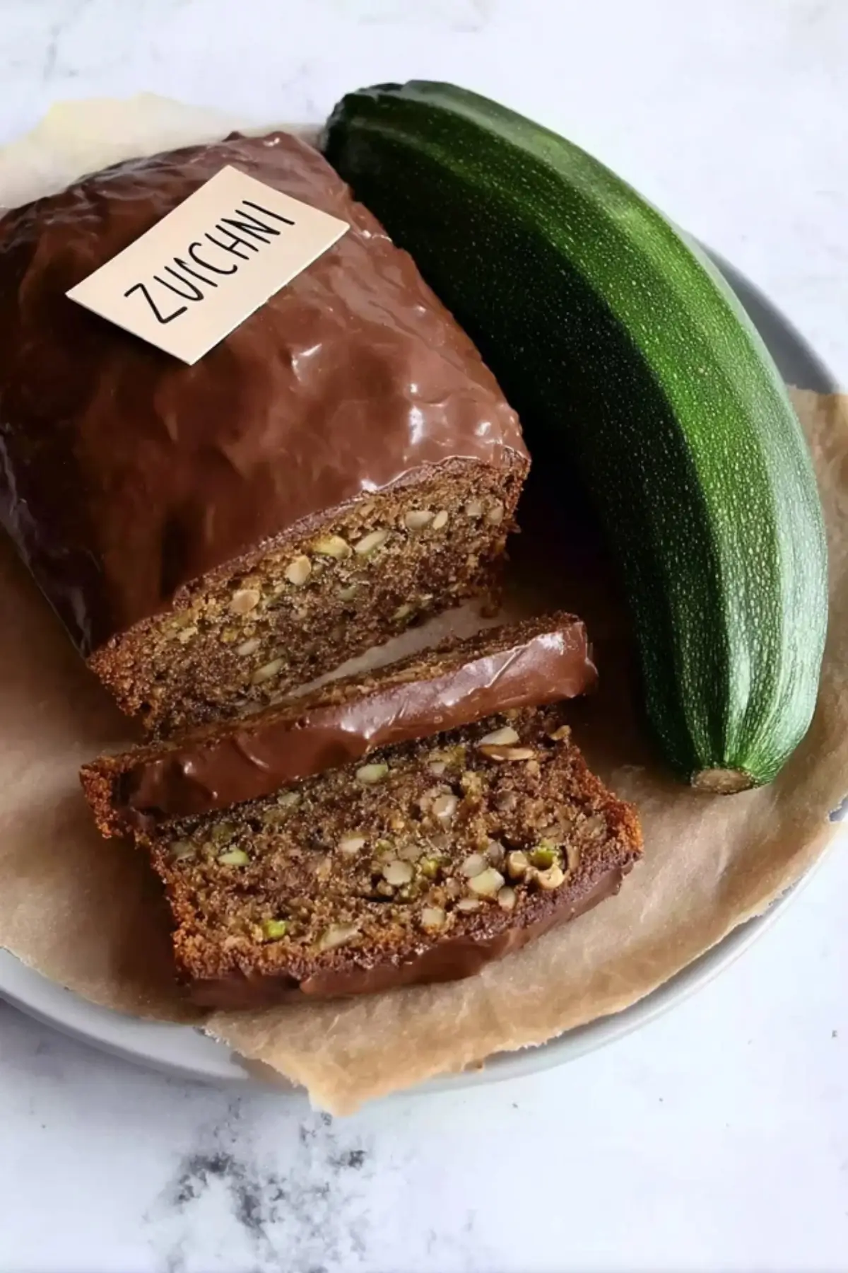 Saftiger Zucchinikuchen mit Schoko & Nuss: Das perfekte Rezept - Noras ... Saftiger Zucchinikuchen mit Schoko & Nuss: Das perfekte Rezept - Noras ...