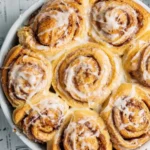 Saftige Zimtschnecken mit Frosting