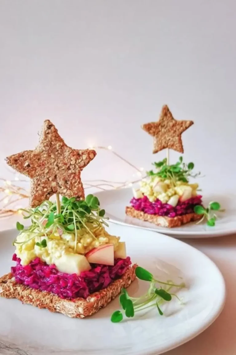 Weihnachtliches Käsetatar mit Rotkraut und Apfel