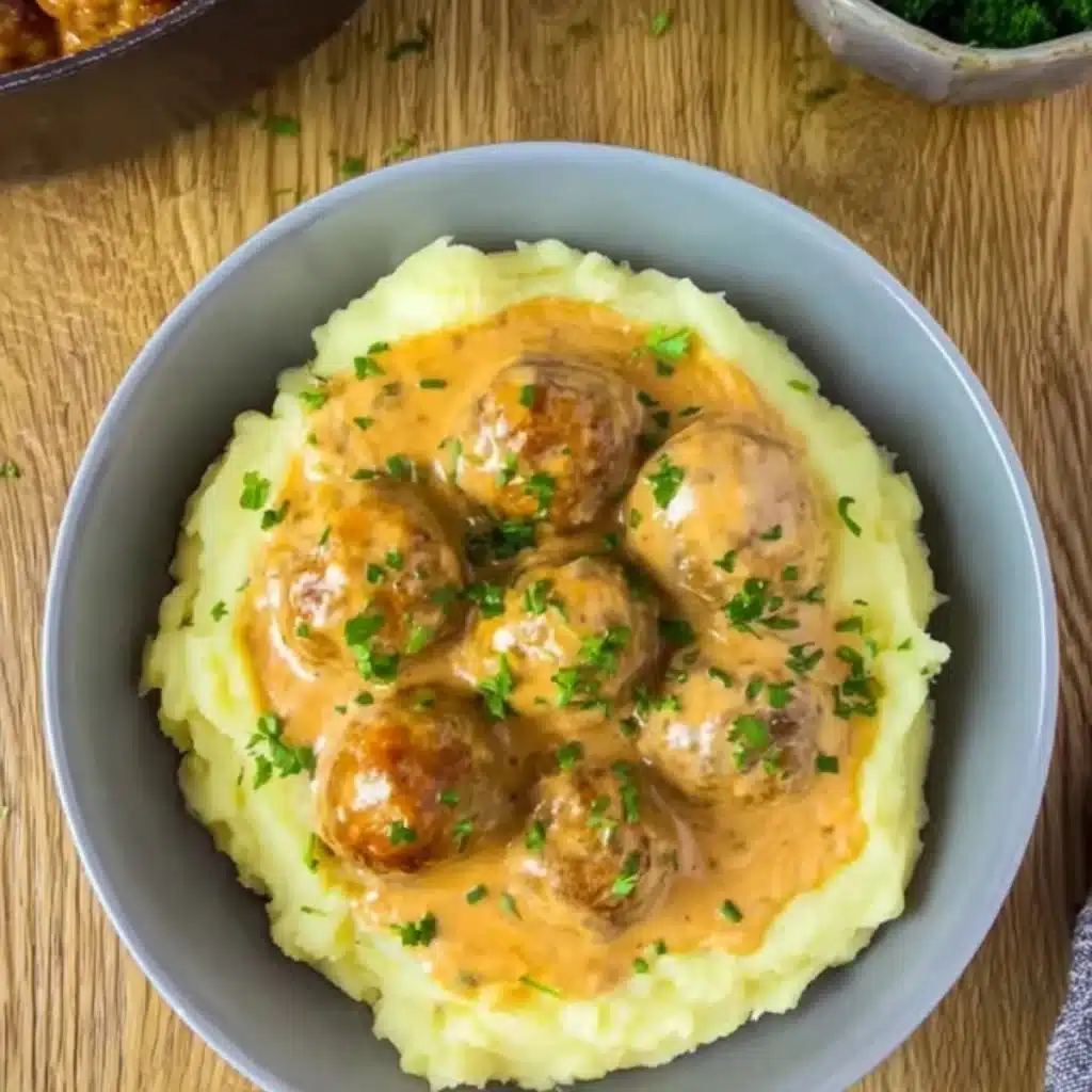 Hackbällchen in cremiger Sauce mit Kartoffelpüre