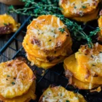 Käsige Gruyère Süßkartoffelstapel
