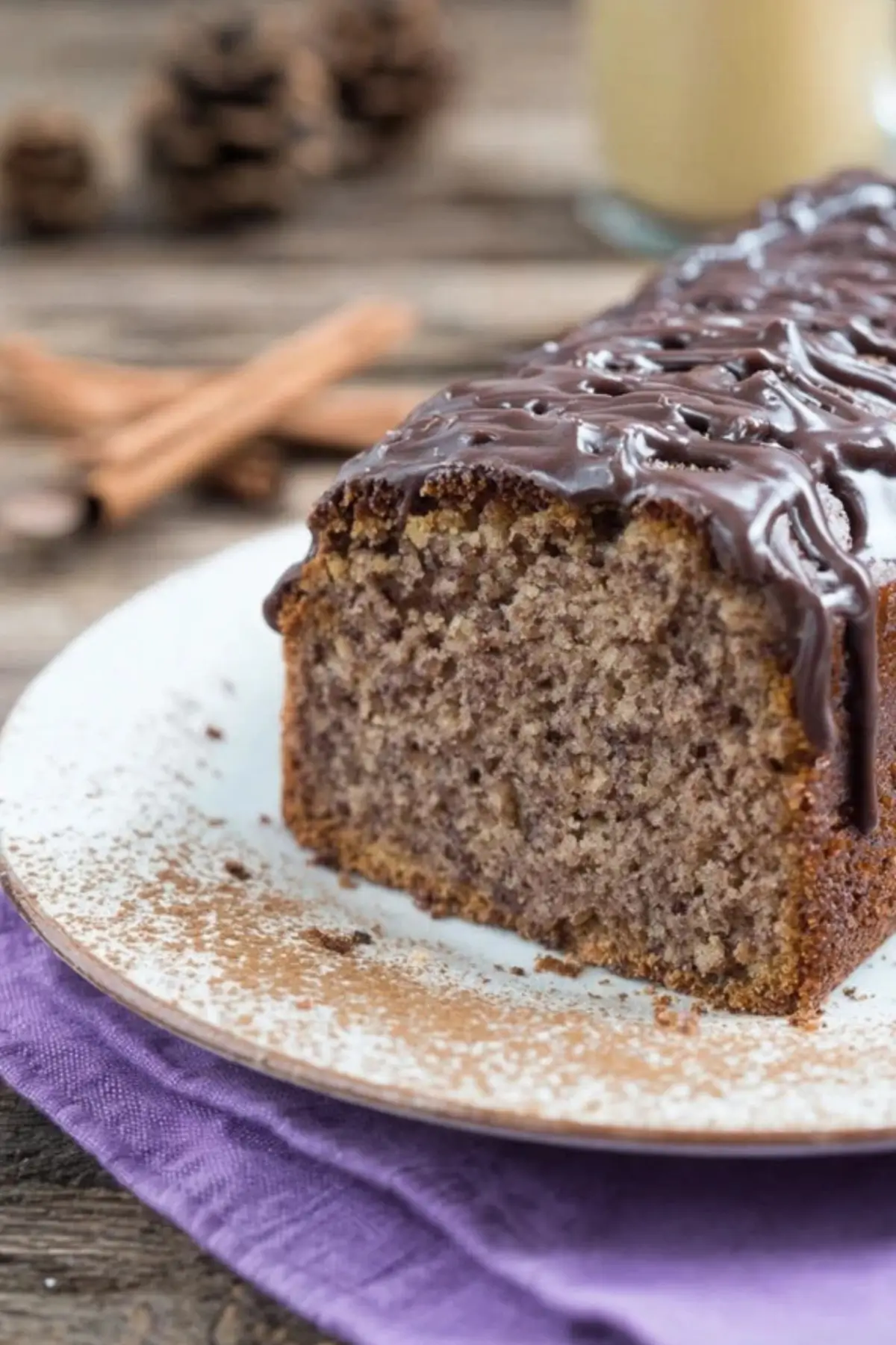 Saftiger Gewürzkuchen mit Schokolade