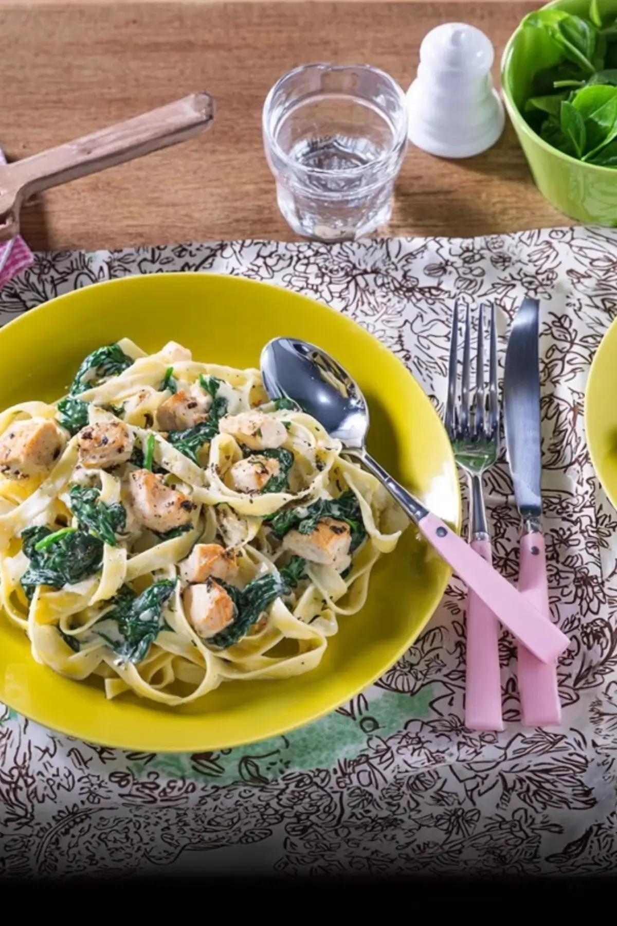 Tagliatelle mit Spinat und Hähnchen