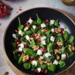 Granatapfel Salat mit Feldsalat, Walnüssen und Feta
