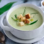 Bärlauchschaumsuppe mit Croutons